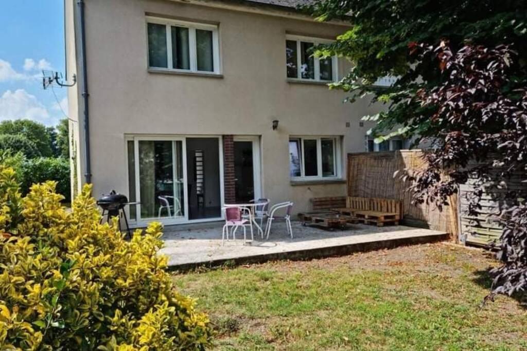 Maison Centre De Bellegarde Avec Jardin Et Terrasse Equipee D'Un Salon De Jardin Et D'Un Barbecue Cuisine Equipee 3 Chambres Avec 2 Lits Double 140X190 Et 2 Lits Simple Chauffage Poele A Granules Parking Gratuit Devant La Maison Bellegarde-du-Loiret Exterior photo